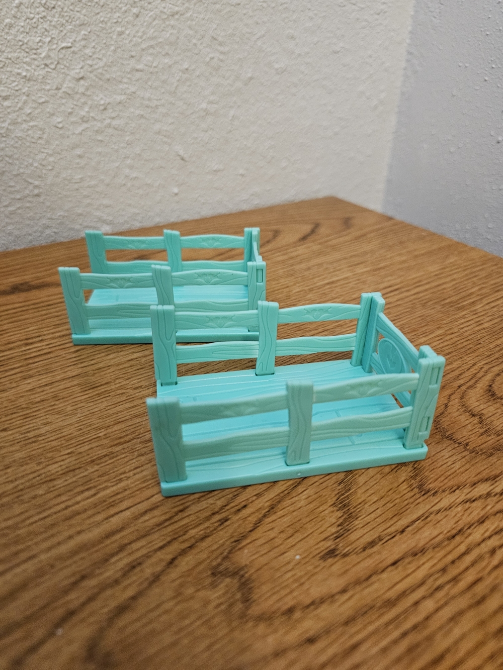 4/$10 Spirit Riding Free Set Of 2 Stalls Fences Teal 3.5 Inch Long